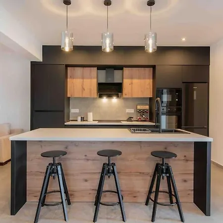 Anthemis Modern & Spacious דירה *