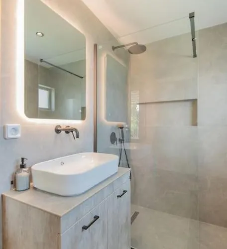 Anthemis Modern & Spacious Apartament